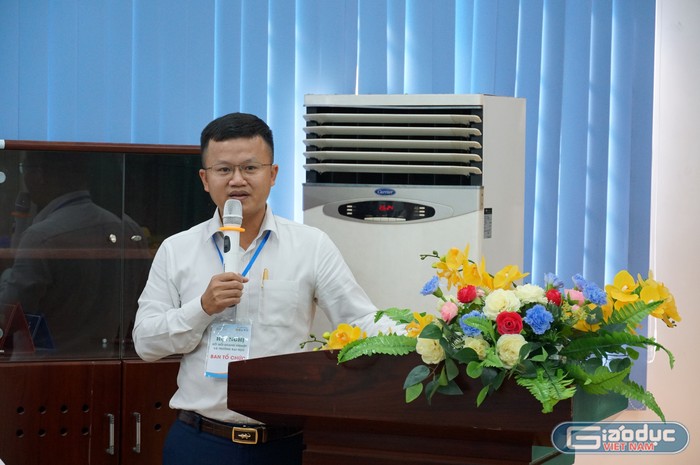 Phó giáo sư, Tiến sĩ Chu Văn Tuấn – đại diện cho Trường Đại học Sư phạm Kỹ thuật Hưng Yên chia sẻ những nhiệm vụ và giải pháp nhằm định hướng hoạt động khoa học công nghệ, đào tạo gắn với doanh nghiệp (Ảnh: PL)