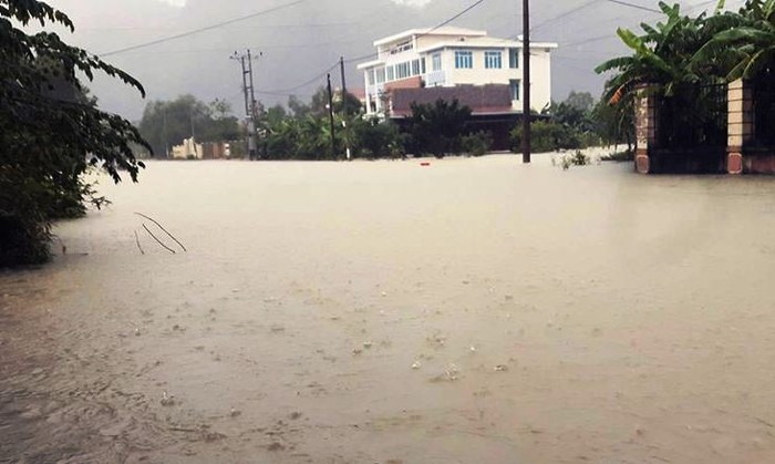 Thị trấn Quy Đạt (huyện Minh Hóa) chìm trong nước