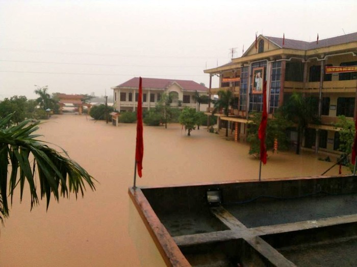Toàn bộ các trường học trên địa bàn tỉnh Quảng Bình bị ngâp nước trong hai ngày 14 và 15/10 (Ảnh: T.V)