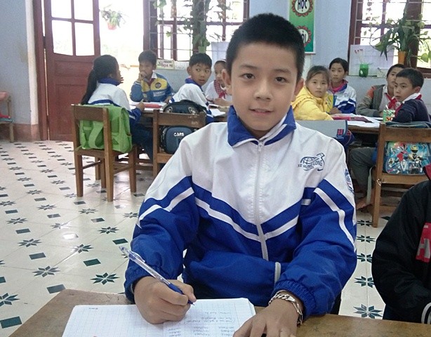 Em Lê Nguyễn Tuấn Hưng đã mang vinh dự về cho một ngôi trường ở vùng xa xôi, hẻo lánh. (Ảnh: Thủy Phan)