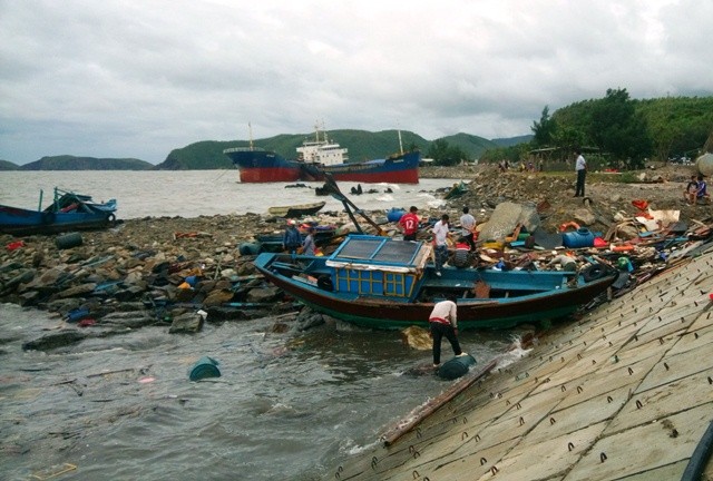 Hàng chục hộ ngư dân Quảng Bình trắng tay sau cơn bão số 2.