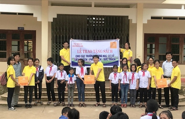 Vừa rồi, một số trường học trên địa bàn huyện Bố Trạch, tỉnh Quảng Bình đã được các thành viên của dự án tặng sách. (Ảnh: NVCC)