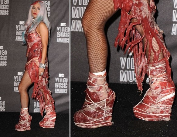 Đôi giày được làm bằng thịt của Lady Gaga quả là một ý tưởng táo bạo nhất của nữ ca sỹ siêu quái này.