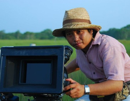 Được biết, Đặng Minh Tùng là một nhiếp ảnh gia khá tên tuổi, là người chụp ảnh cho bộ phim Cánh đồng bất tận.