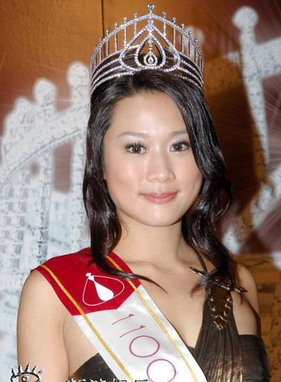Hoa hậu Hong Kong 2007 Kayi Cheung từng bị la ó kịch liệt vì "tội" mập, thấp và ... "quê".