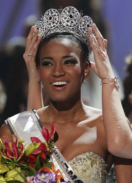 Ngay sau đêm đăng quang, Leila Lopes - Miss Unverse 2011 đã bị chê xấu, thậm chí còn bị xúc phạm.