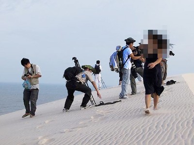 Một buổi chụp ảnh nude tại đồi cát Ninh Thuận. Ảnh: H.L.