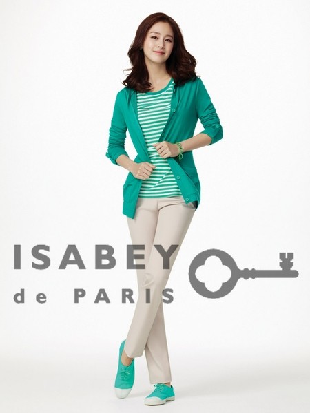 Trở thành gương mặt đại diện cho thương hiệu thời trang nổi tiếng ISABEY de Paris kể từ tháng 4/2011, Kim Tae Hee đang được kỳ vọng sẽ mang lại nguồn doanh thu khổng lồ cho hãng khi bộ sưu tập Thu Đông mới nhất của cô vừa mới chính thức ra mắt khách hàng. Xem thêm: BST Gap: Trẻ trung bừng sáng/ Tinh tế và quyến rũ Váy Xuân Zac Posen/ BST váy vũ điệu đón Xuân/ BST mới của Zara giành cho phái mạnh