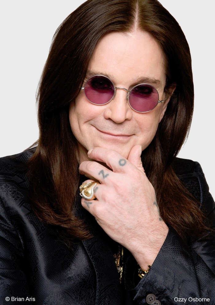 Loại kính này còn được gọi là “kính Ozzy” theo tên của ca sĩ nhạc Rock huyền thoại Ozzy Osbourne.