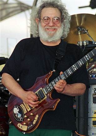 Nghệ sĩ guitar lừng danh Jerry Garcia cũng gắn bó với kính gọng tròn. Ông cũng sáng tạo được một dòng kính mang tên mình trước khi qua đời.