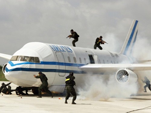 Hình ảnh diễn tập chống khủng bố sân bay (ảnh minh họa)