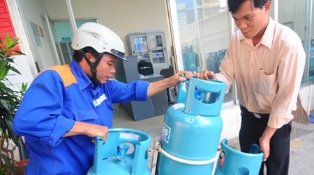 Giá gas bán lẻ trong nước sẽ giảm 12.000 đồng/bình 12kg.