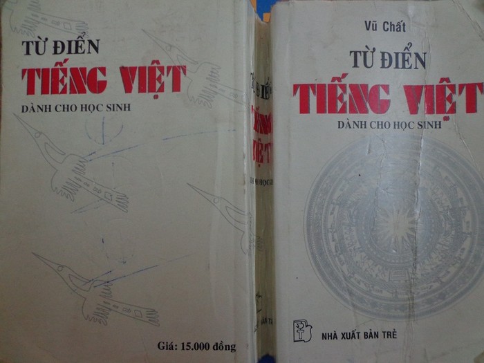 Cuốn sách “Từ điển tiếng Việt dành cho học sinh” của tác giả Vũ Chất, đề tên Nhà xuất bản Trẻ bị thu hồi, tiêu hủy. Ảnh: Nguyễn Quân