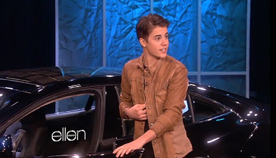 Ngôi sao tuổi teen nổi tiếng nhất hành tinh, Justin Bieber đã nhận được phần thưởng là một chiếc xe hơi thể thao Fisker Karma sang trọng trị giá 100,000 đô la trong ngày sinh nhật lần thứ 18 của mình từ ông chủ Scooter Braun.