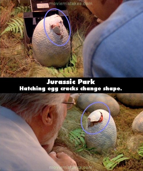 Phim Công viên khủng long, vết nứt của vỏ trứng do khủng long con chuẩn bị chui ra khác hẳn ở cảnh sau
