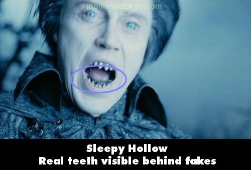 Phim Sleepy Hollow, lộ răng thật đằng sau răng giả