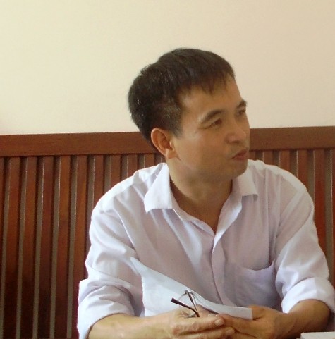 Ông Nguyễn Kim Toàn, PCT xã Chàng Sơn trao đổi với phóng viên
