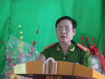 Đại tá Nguyễn Duy Bình, trưởng phóng CSMT công an tỉnh Thanh Hóa tại buổi công bố văn bản tạm đình chỉ hoạt động của Cty CP Nicotex Thanh Thái (ảnh Cát Dự)