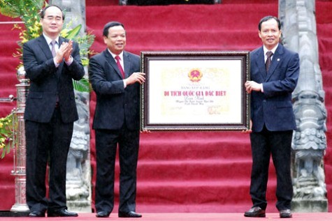 Phó thủ tướng Nguyễn Thiện Nhân trao bằng di tích quốc gia đặc biệt Lam Kinh