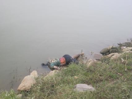 Xác chết được người dân phát hiện trên sông Mã, đoạn chạy qua xã Định Tiến