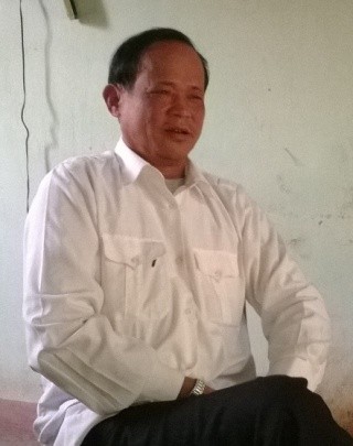 Ông Lê Hồng Linh, Trưởng công an xã Hoằng Phong trao đổi với PV