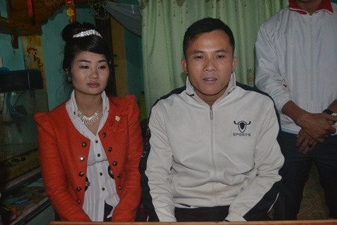 Chú rể Nguyễn Viết Trường (phải) kể lại vụ việc