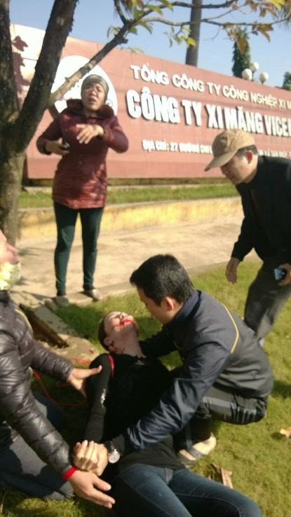 Trưa ngày 17.12, Phạm Thị Ngọc Lan đã treo cổ tự vẫn trước cổng công ty xi măng Tam Điệp (Ninh Bình)