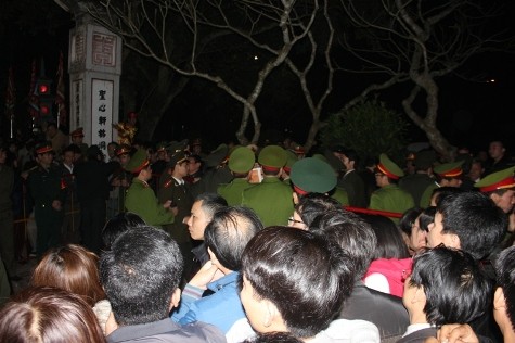 hơn 2000 người sẽ được huy động để giữ gìn an ninh trật tự tại lễ Khai ấn đền Trần