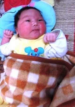 Bé trai bụ bẫm nặng 5,1kg vừa chào đời tại bệnh viện Đa khoa Quảng Xương