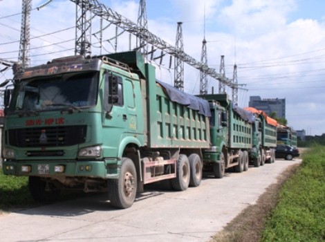 Đoàn xe chở quá tải bị lập biên bản xử lý tại Thanh tra giao thông Thanh Hóa