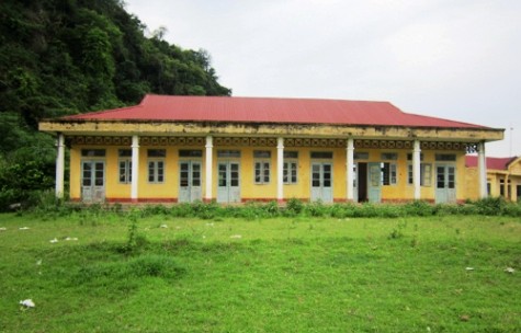 4 phòng học ở thôn Tân Thành, xã Thanh Hòa bị bỏ hoang nhiều năm nay,
