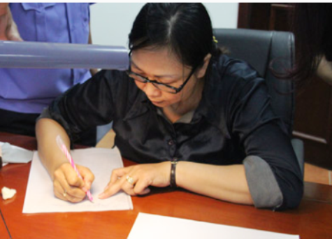 Bà Nguyễn Thị Thanh Vân - đối tượng liên quan tới vụ việc vừa được triệu tập để làm rõ hành vi vi phạm pháp luật. Ảnh: Người Lao Động