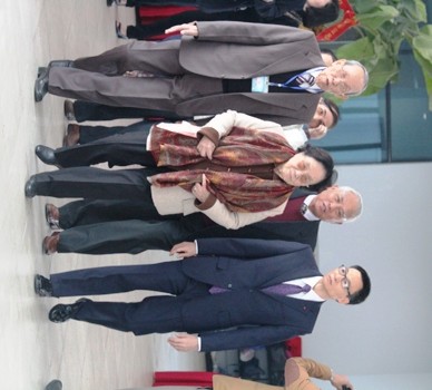 Nguyên Bộ trưởng GD&amp;ĐT Trần Hồng Quân (bên trái ngoài cùng) đón đoàn đại biểu đến dự Đại hội