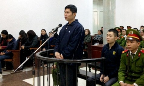 Bị cáo Nguyễn Mạnh Tường đứng trước vành móng ngựa tại phiên xét xử phúc thẩm hôm 4-5/12 vừa qua