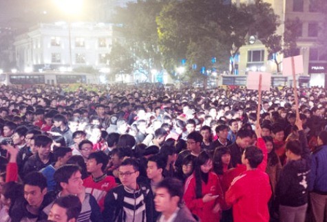 Buổi diễn tập thu hút cả vạn người đến tham dự (ảnh: Linh Chi)