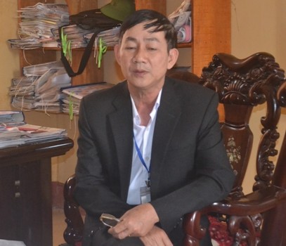 Ông Nguyễn Xuân Bình- Hiệu trưởng trường THPT Như Xuân 2 trao đổi với phóng viên