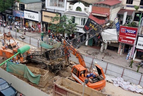 Hiện trường vụ sập cần cẩu dự án metro Nhổn - ga Hà Nội hôm 12/5 (ảnh: internet)
