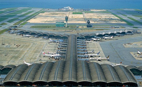 Hiện trên rất nhiều phương tiện truyền thông, hình ảnh sân bay Chek Lap Kok (Hồng Kông) được chú thích là phối cảnh Cảng hàng không Quốc tế Long Thành...