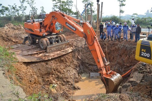 Đường ống dẫn nước Sông Đà đã vỡ tới lần thứ 15 (ảnh: Vietnamnet)