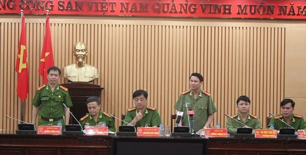 Công an thành phố Hà Nội tổ chức họp báo vụ hai luật sư bị hành hung (ảnh: XUÂN QUANG).