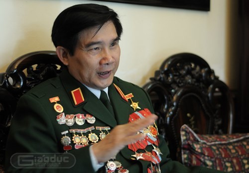 Thiếu tướng Lê Mã Lương, Anh hùng Lực lượng vũ trang nhân dân, nguyên Giám đốc Bảo tàng Quân sự Việt Nam (ảnh: Huyền Anh/Giaoduc.net.vn).