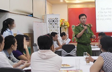 Tại tọa đàm, Đại úy Nguyễn Viết Phương hoan nghênh việc mạnh dạn cung cấp hỗ trợ thông tin cho cơ quan công an.