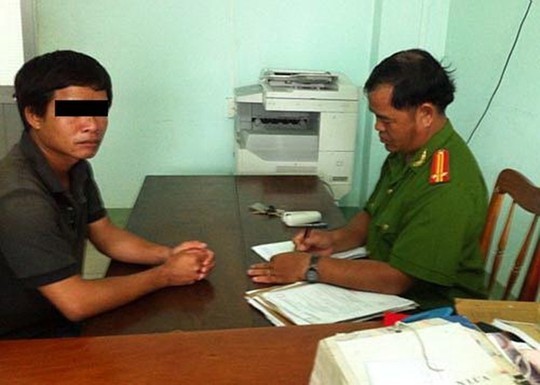 Cán bộ điều tra Công an Ninh Thuận lấy lời khai một đối tượng tội phạm (ảnh minh họa).