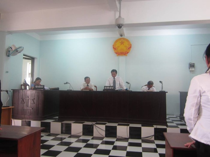Thẩm phán Nguyễn Thái Bình tuyên án tại phiên tòa (ảnh: Nhân vật cung cấp).