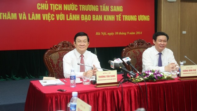 Chủ tịch nước Trương Tấn Sang trong dịp đến thăm Ban Kinh tế Trung ương (năm 2014). Ảnh: THANH LIÊM.