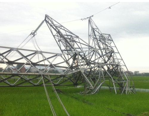 Cột truyền tải đường dây 500 kV bị đổ gục hôm 22/4 (ảnh: Anh Minh)