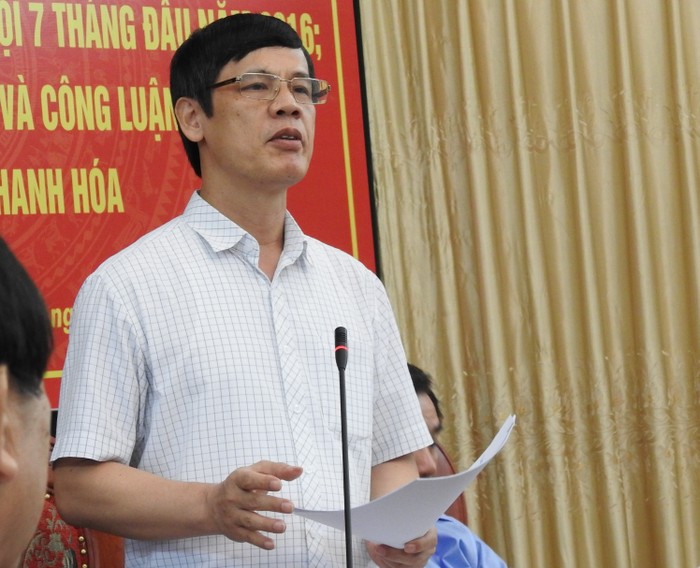 Ông Nguyễn Đình Xứng, Chủ tịch Ủy ban nhân dân tỉnh Thanh Hóa phát biểu trong một cuộc họp báo. Ảnh tư liệu của Báo Điện tử Giáo dục Việt Nam.