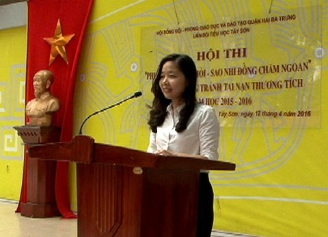 Bà Nguyễn Phương Hoa, Hiệu trưởng trường tiểu học Tây Sơn (ảnh: tieuhoctayson.edu.vn).