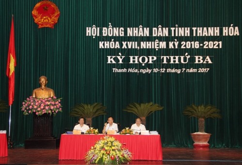 Các đồng chí chủ tọa kỳ họp. (Ảnh: Xuân Nghĩa/thanhhoa.gov.vn).