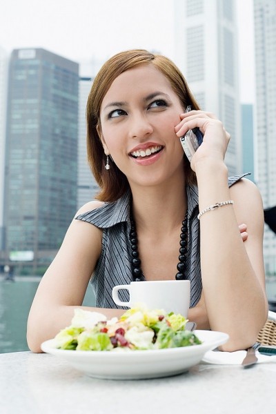 Phụ nữ công sở nên ăn gì trong bữa trưa?